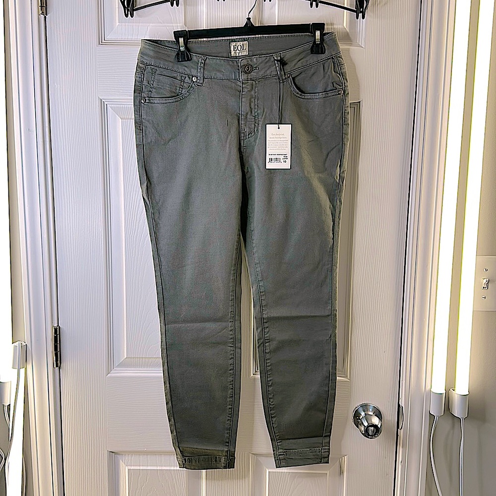 NWT - In motion cropped pants (JUNIPER) various sizes available!!! NEW - 🥰
